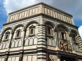 Fototapeta na wymiar Baptistery in Florence