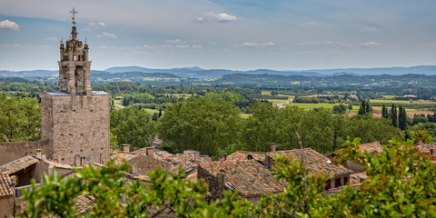 Fototapeta na wymiar Panorama Luberon. Charming village Cucuron overlooking the Luberon and the surrounding mountains, Provence, Luberon, Vaucluse, France