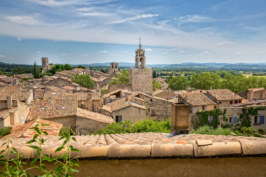 The village Cucuron. A view from above of the rooftops of Cucuron, Provence, Luberon, Vaucluse, France
