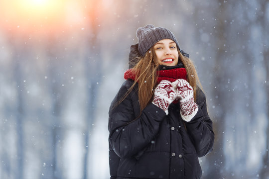 Winter young woman portrait. Beauty Joyful Model Girl laughing and having fun in winter park. Beautiful young female outdoors, Enjoying nature, wintertime