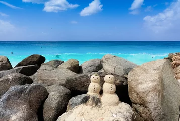 Photo sur Aluminium brossé Plage de Seven Mile, Grand Cayman Two sandy snowman in Caribbean.