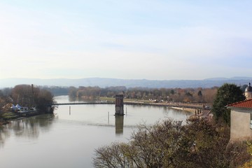 Obraz premium LA SAONE - RIVIERE - VUE DEPUIS TREVOUX - AIN