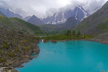Fototapeta na wymiar Upper Shavlinskoe Lake. Altai Mountains, Russia.