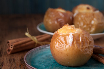 Baked apples with cottage cheese and honey