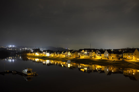 Rheininsel Niederwerth bei Nacht - Stockfoto