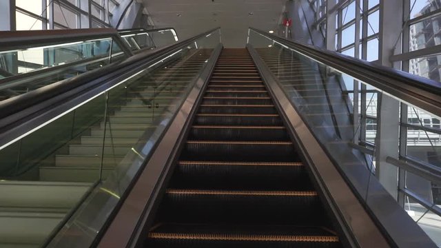escalator mobing up at an airport