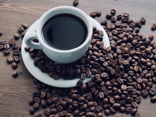 커피와 로스팅한 커피콩 