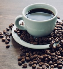 커피와 로스팅한 커피콩 