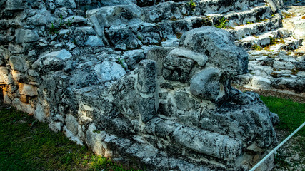  The ancient city of El Meca. The city is located in the vicinity of Cancun. Of course, the city is badly collapsed, but the territory of the palace and the pyramid remained untouched by time.