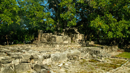  The ancient city of El Meca. The city is located in the vicinity of Cancun. Of course, the city is badly collapsed, but the territory of the palace and the pyramid remained untouched by time.