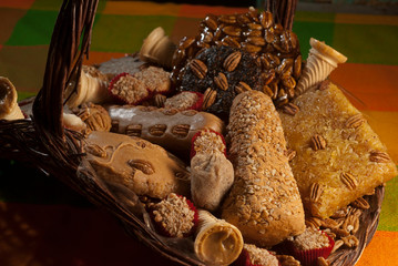 dulces regionales , de leche con nuez, cocadas , higo