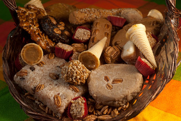 dulces regionales , de leche con nuez, cocadas , higo