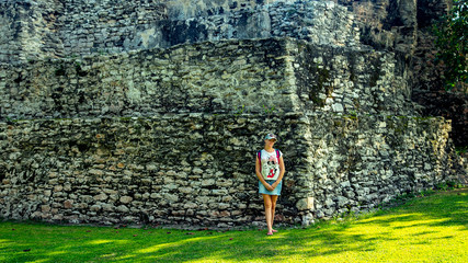  The ancient city of El Meca. The city is located in the vicinity of Cancun. Of course, the city is badly collapsed, but the territory of the palace and the pyramid remained untouched by time.