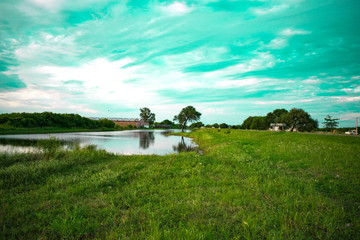 Paisaje de Atardecer con un Lago, Laguna