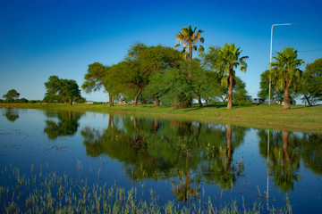 Paisaje de Atardecer con un Lago, Laguna