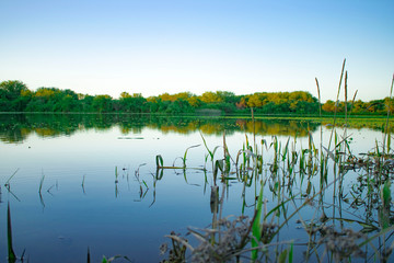 Paisaje de Atardecer con un Lago, Laguna