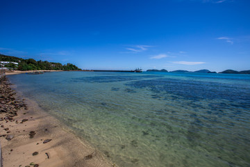 Background of the sea, blue sky wallpaper, the beauty of nature in bright weather, green water looks refreshing.