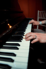 Obraz na płótnie Canvas a man playing the piano at a party, bar, restaurant, pub at an event