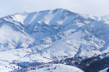 Fototapeta na wymiar White snow on the mountainside as a background