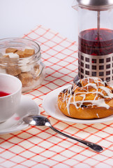 red tea with icing and raisin cake