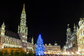 Fototapeta na wymiar Grand Place of Brussels Belgium in Noel Night 