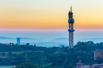 Obraz premium Pretoria, the capitol of South Africa, as viewed from the Klapperkop hill overlooking the city.