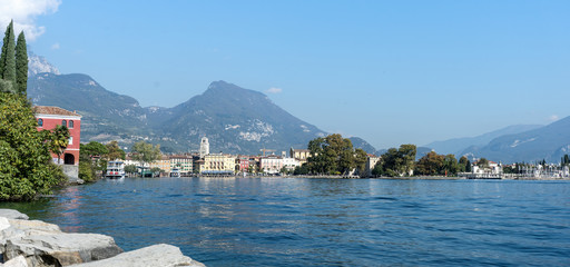 View to the promenade in Riva with mountains in the background
