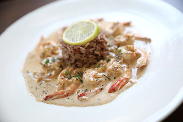 Grilled prawns shrimps with garlic, lemon and spices with rice