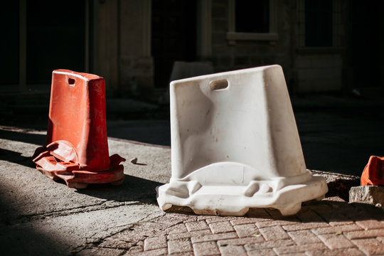 Red And White Mobile Plastic Water Filled Barriers For Temporary Limit No Access Work Zone.