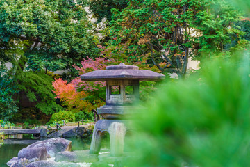 日本の秋 東京都北区 旧古川庭園の紅葉風景