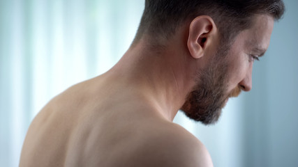 Obraz premium Naked patient in hospital preparing for examination, medical service, health