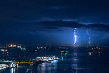 Fototapeta na wymiar Beautiful Lightning hit the sea