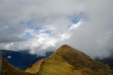 wolkenlandschaft über dem kleinwalsertal