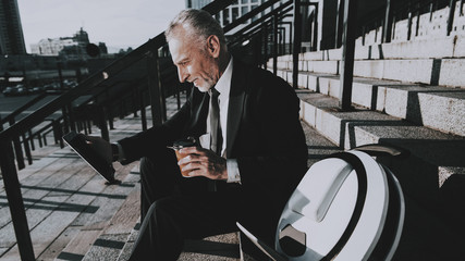 Businessman is Using a Tablet PC © Vadym Huzhva