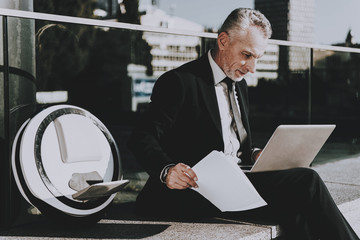 Businessman is Using a Laptop Computer © Vadym Huzhva