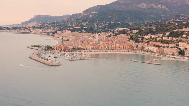 Menton dal mare, costa, alba