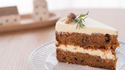 carrot cake with creamcheese
