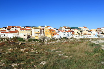 Fototapeta na wymiar houses of the city of Peniche in Portugal by the sea