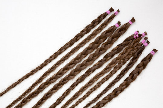warkoczyki ze ściętych włos&oacute;w