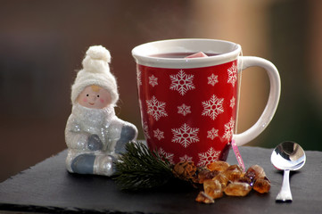 Heißer Tee zur Winterzeit