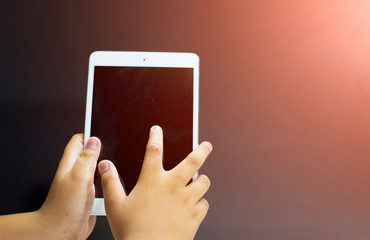 A finger that is currently used on an empty tablet. On a light o