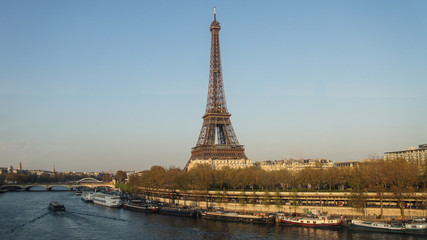 Fototapeta na wymiar Blick auf den Eiffelturm