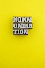 KOMMunikaTION