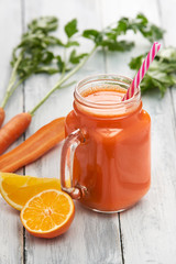 Sok ze świeżych warzyw i owoców