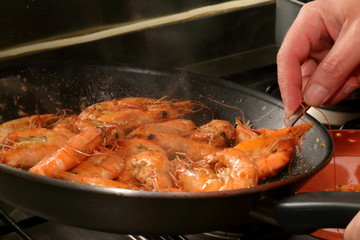 frying pan with shrimps