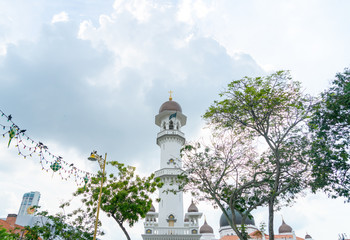 Obraz premium The prayer tower of a mosque stands ready to call the faithful to prayer