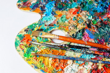 Fototapeta premium Painting brushes on a colorful palette