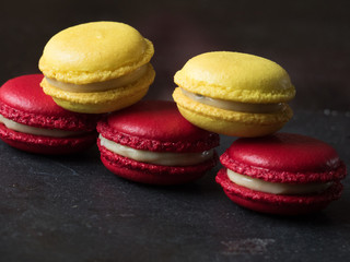 Macarons rot gelb nah