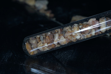 Frankincense resin is coarse-grained to lumpy and of translucent brown-yellow to reddish-brown color. 