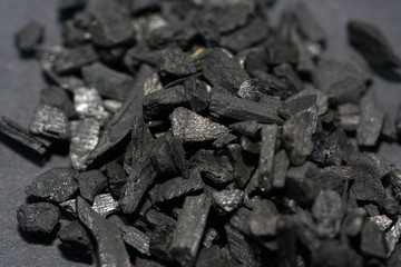 Frankincense resin is coarse-grained to lumpy and of translucent brown-yellow to reddish-brown color. 